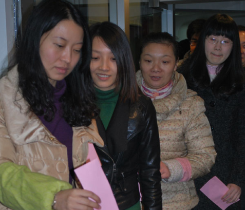 莊嚴時刻——記江岸區(qū)第十四屆人大代表（補選）投票活動