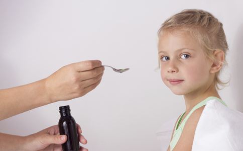 孩子犯胃炎別輕易用藥 家長(zhǎng)不妨這么做著吃